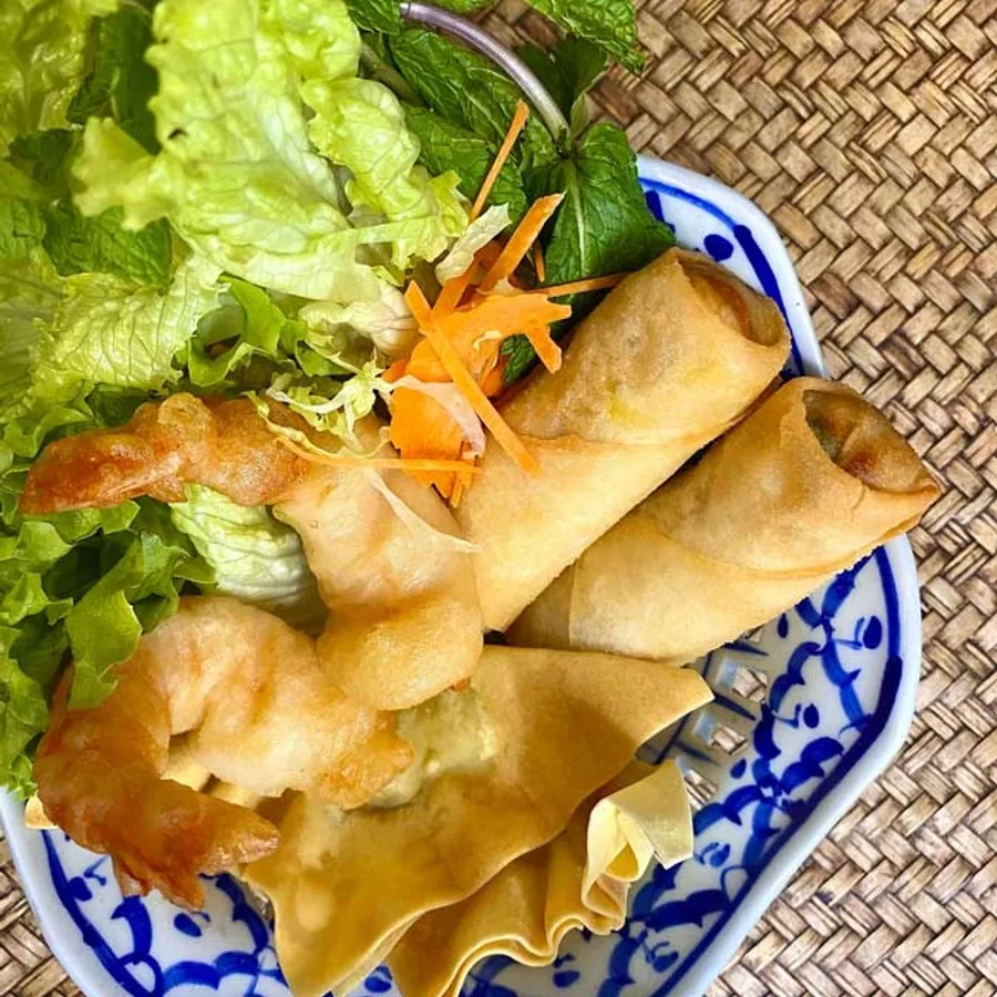 Assortiment d’entrées thaïlandaises à partager